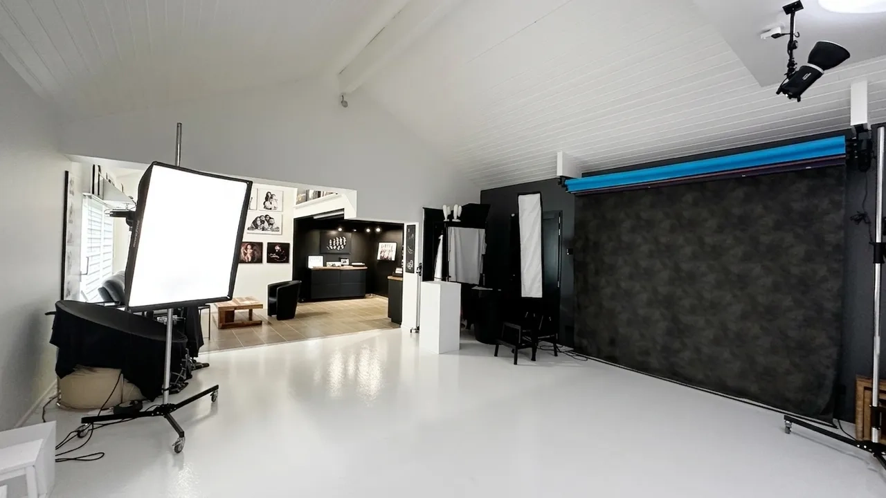 Studio photo entre Grenoble et Voiron - L'espace d'accueil du Studio Martin Morel permet d'accueillir 25 personnes